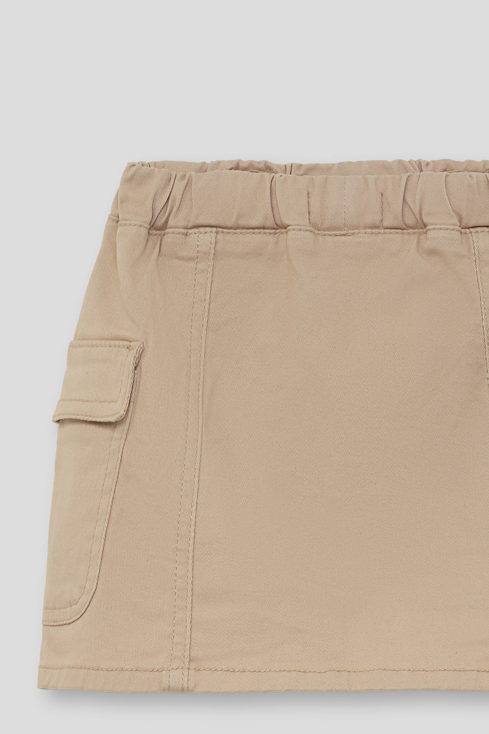 Falda niña beige estilo cargo con bolsillos