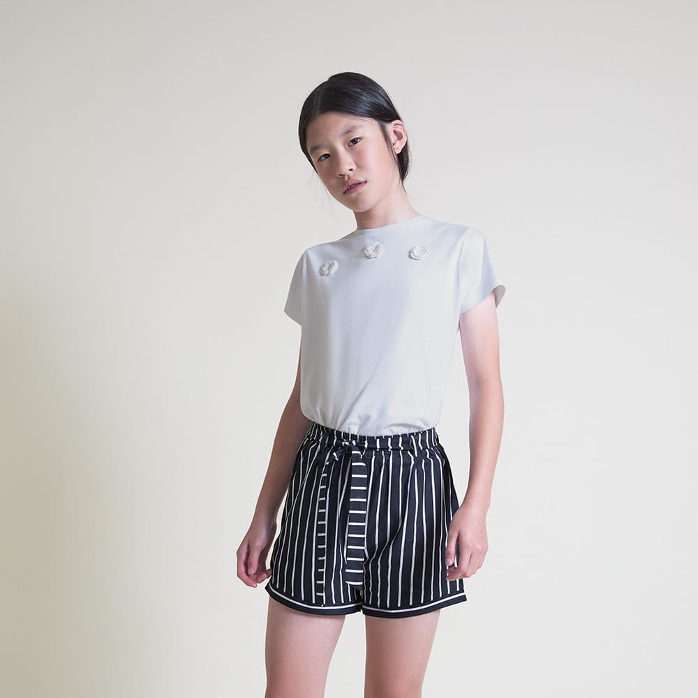 Camiseta niña blanca Flores Relieve