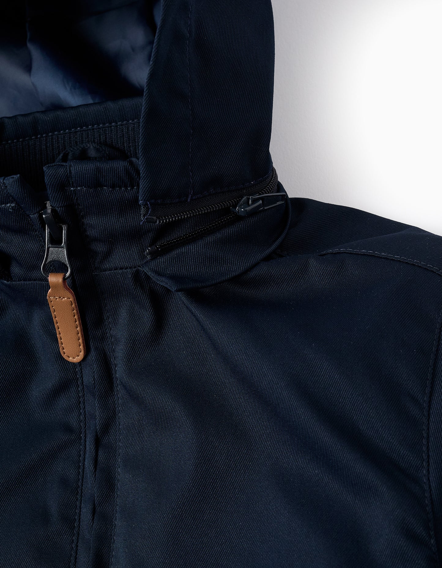 Chaqueta niño marino con capucha ligera