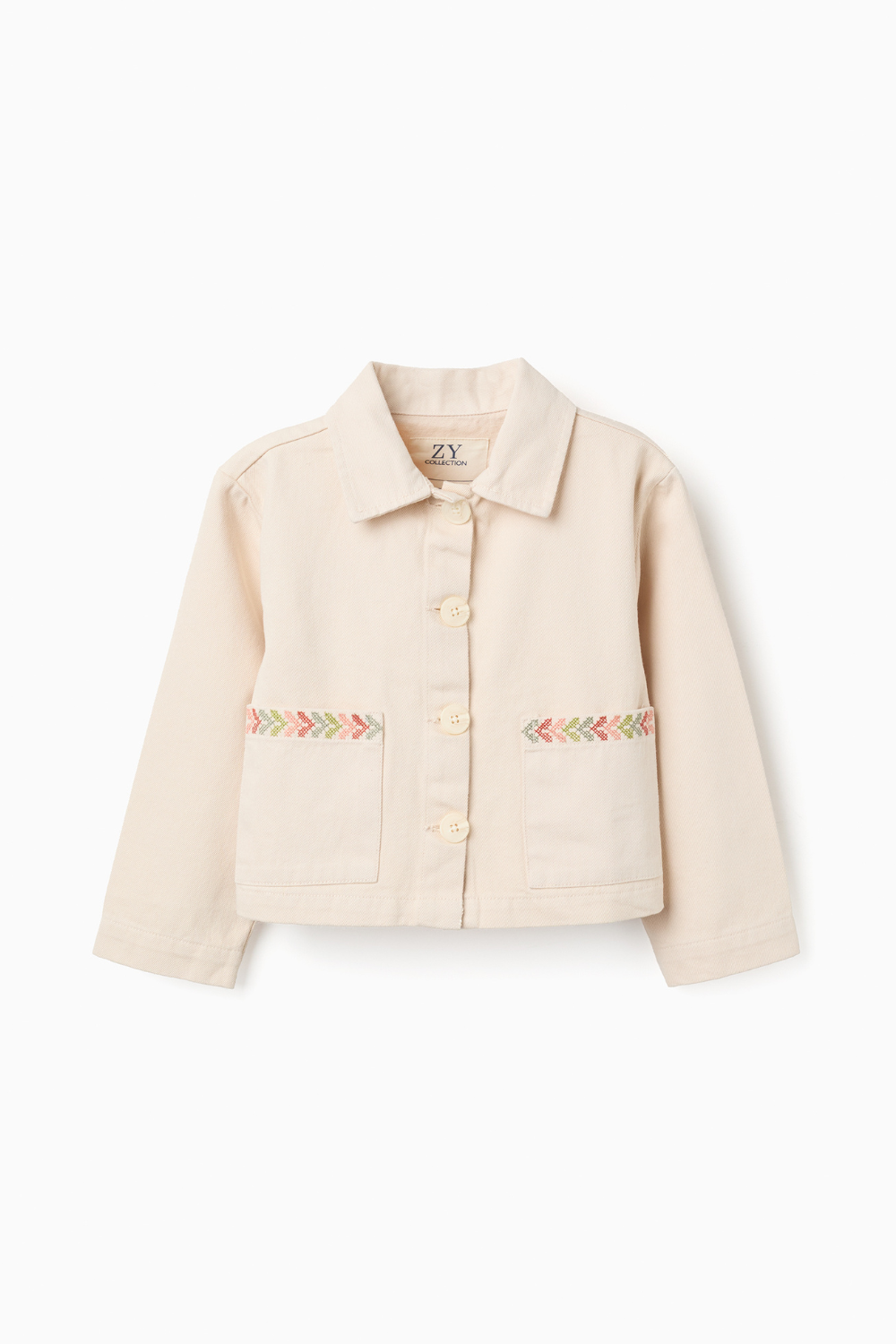 Chaqueta infantil beige para niña con botones delanteros y bolsillos con detalle bordado decorativo, elegante y cómoda.
