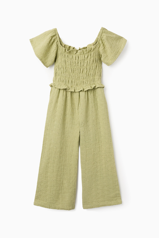 Mono largo infantil en color verde con tejido bordado suizo, manga corta y cintura fruncida, ideal para verano.